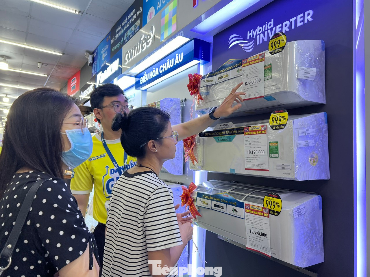 Các thương hiệu không chỉ cạnh tranh chất lượng mà còn về giá cả, tính năng mới cũng như chính sách hậu mãi. Các thương hiệu không chỉ cạnh tranh chất lượng mà còn về giá cả, tính năng mới cũng như chính sách hậu mãi.