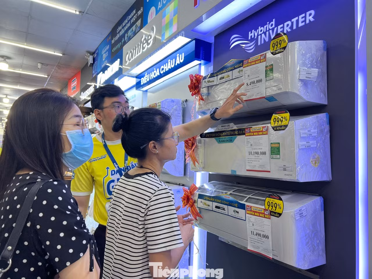 Các thương hiệu không chỉ cạnh tranh chất lượng mà còn về giá cả, tính năng mới cũng như chính sách hậu mãi.