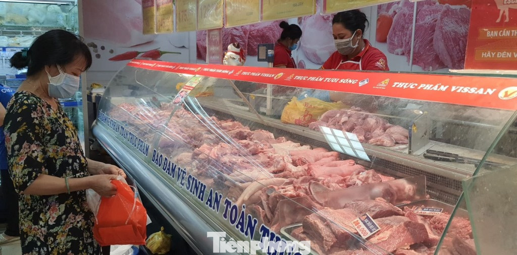 Doanh nghiệp bình ổn thị trường tiếp tục đề nghị tăng giá thịt heo do đang lỗ vì giá thu mua heo hơi đầu vào cao hơn so với giá BOTT của Sở Tài Chính duyệt Doanh nghiệp bình ổn thị trường tiếp tục đề nghị tăng giá thịt heo do đang lỗ vì giá thu mua heo hơi đầu vào cao hơn so với giá BOTT của Sở Tài Chính duyệt