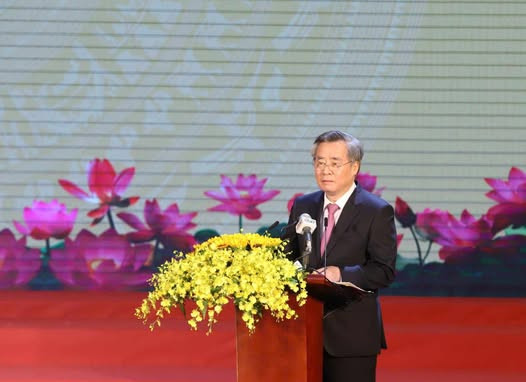 Tại lễ công bố tại TPHCM, Phó Trưởng ban Tổ chức Trung ương Nguyễn Quang Dương công bố Nghị quyết của Quốc hội về thành lập TPHCM; Quyết định của Bộ Chính trị về thành lập Đảng bộ TPHCM. Tại lễ công bố tại TPHCM, Phó Trưởng ban Tổ chức Trung ương Nguyễn Quang Dương công bố Nghị quyết của Quốc hội về thành lập TPHCM; Quyết định của Bộ Chính trị về thành lập Đảng bộ TPHCM.