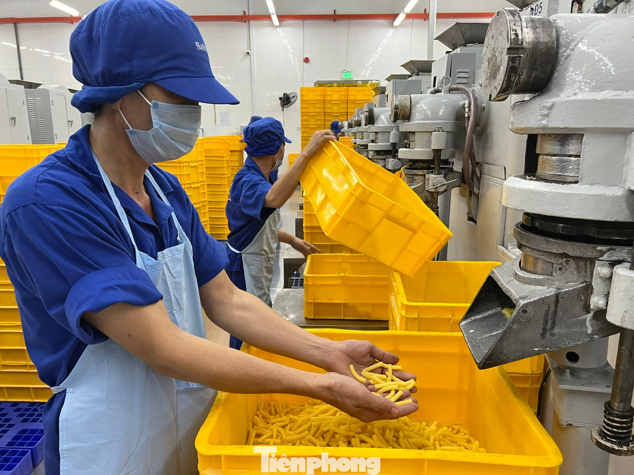 Doanh nghiệp nào cũng mong muốn tiếp cận nguồn vốn vay ưu đãi từ ngân hàng để mở rộng sản xuất, kinh doanh. Doanh nghiệp nào cũng mong muốn tiếp cận nguồn vốn vay ưu đãi từ ngân hàng để mở rộng sản xuất, kinh doanh.