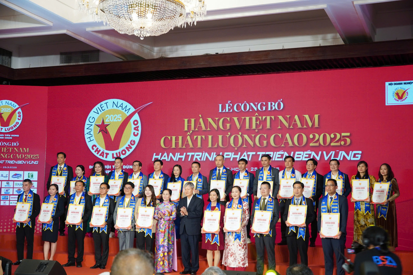 Doanh nghiệp đạt chứng nhận HVNCLC 2025 do người tiêu dùng bình chọn.