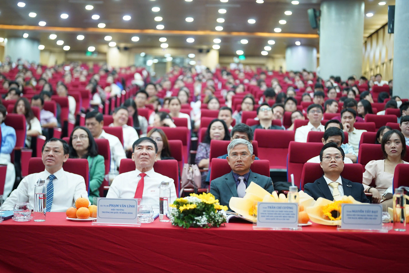 Hội thảo khoa học với chủ đề “Phòng chống đột quỵ – Từ lý thuyết đến thực tế hành động” do báo Tiền Phong tổ chức thu hút các chuyên gia y tế hàng đầu tham gia (ảnh: Phạm Nguyễn)
