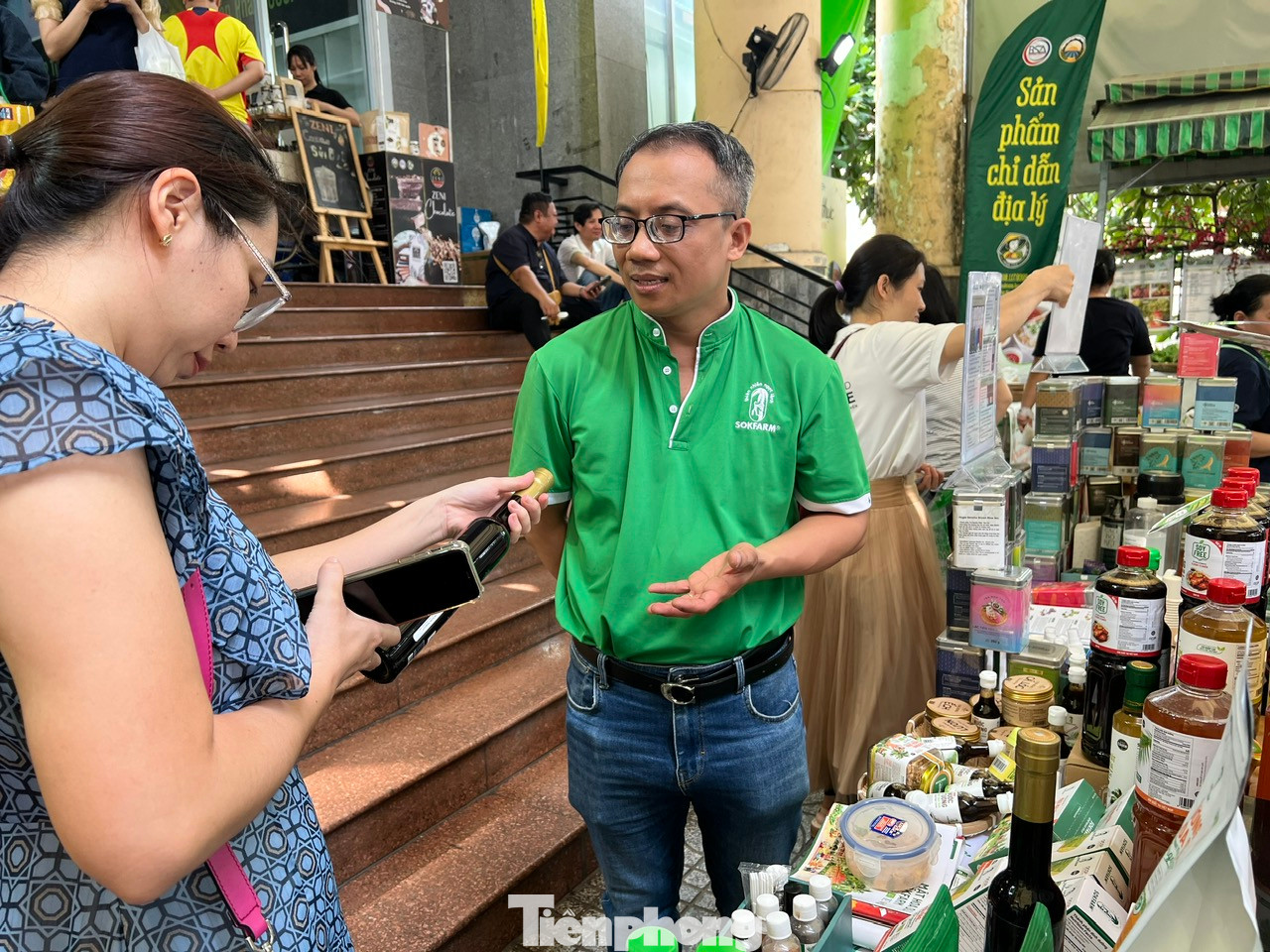 Người trẻ đem những sản phẩm "của nhà trồng được" đến phiên chợ Xanh chủ yếu để giới thiệu, tiếp lửa cho hành trình khởi nghiệp. "Lãi" của họ chính là sự tin tưởng của khách hàng. Người trẻ đem những sản phẩm "của nhà trồng được" đến phiên chợ Xanh chủ yếu để giới thiệu, tiếp lửa cho hành trình khởi nghiệp. "Lãi" của họ chính là sự tin tưởng của khách hàng.