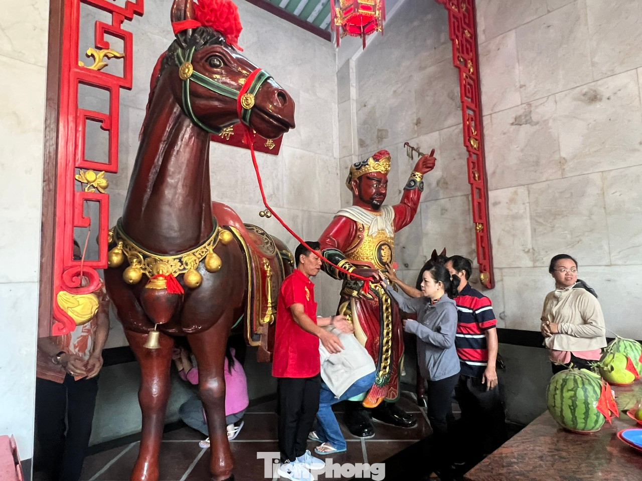 Ngựa Xích Thố là con ngựa nổi tiếng trong tác phẩm Tam Quốc, gắn với chiến tích qua năm cửa ải chém sáu tướng của Quan Công (Quan Vũ). Ngựa Xích Thố là con ngựa nổi tiếng trong tác phẩm Tam Quốc, gắn với chiến tích qua năm cửa ải chém sáu tướng của Quan Công (Quan Vũ).