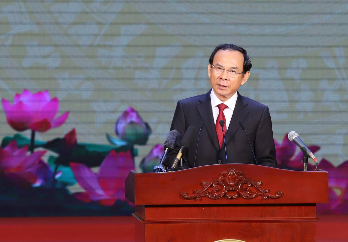 Bí thư Thành ủy TPHCM Nguyễn Văn Nên phát biểu tiếp thu chỉ đạo của Tổng Bí thư Tô Lâm. Bí thư Thành ủy TPHCM Nguyễn Văn Nên phát biểu tiếp thu chỉ đạo của Tổng Bí thư Tô Lâm.