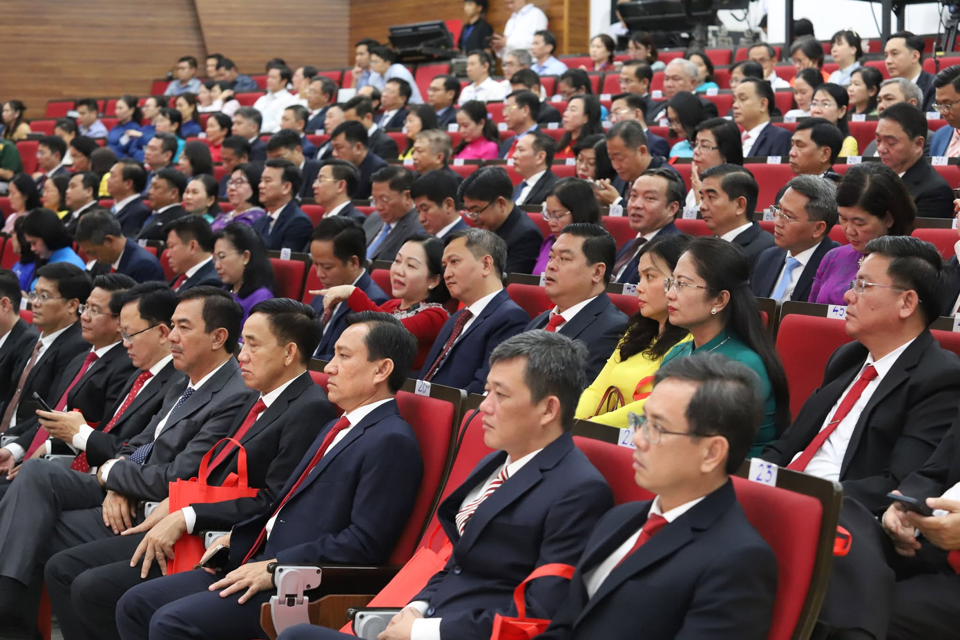 Các lãnh đạo phường mới sau sắp xếp.