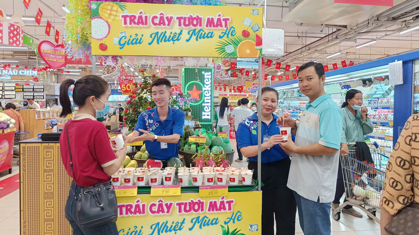 Quầy trái cây giải nhiệt đắt hàng