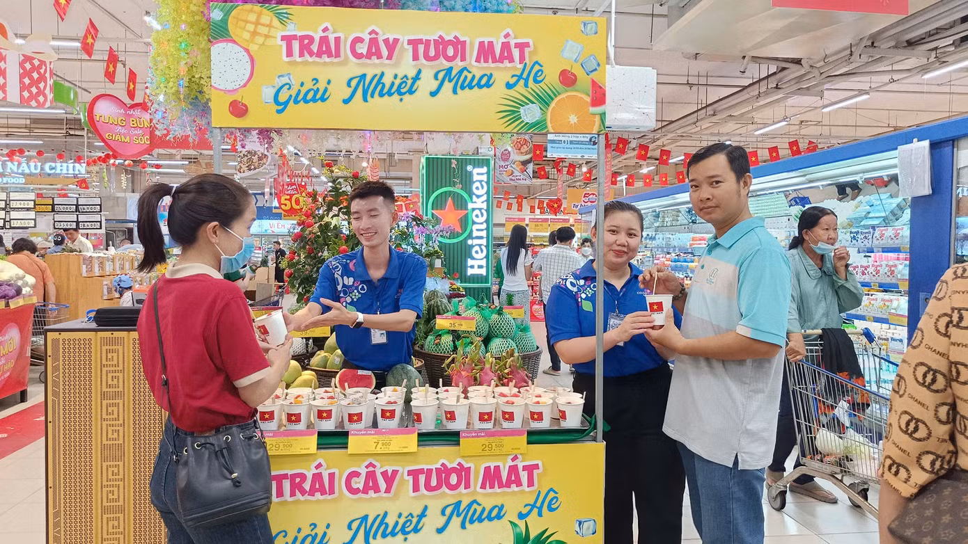 Quầy trái cây giải nhiệt đắt hàng