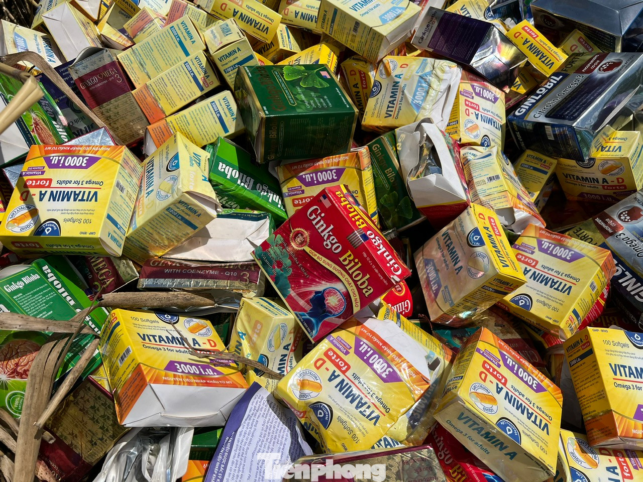 Các loại vitamin, omega 3-6-9... vứt lăn lóc Các loại vitamin, omega 3-6-9... vứt lăn lóc