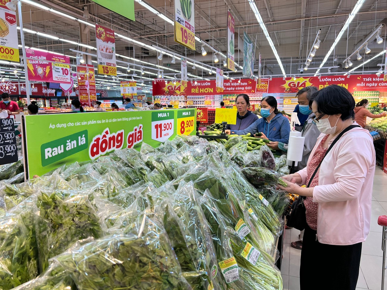 "Siêu đô thị" TPHCM sau khi sáp nhập 3 địa phương giữ vị trí đầu bảng về tổng mức bán lẻ hàng hóa. "Siêu đô thị" TPHCM sau khi sáp nhập 3 địa phương giữ vị trí đầu bảng về tổng mức bán lẻ hàng hóa.