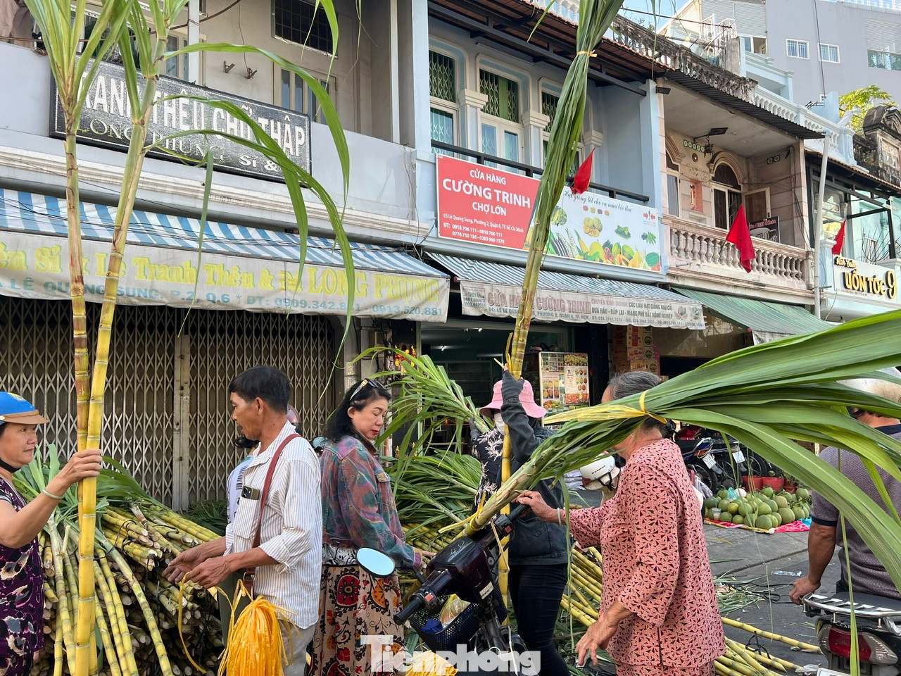 "Chợ mía" chỉ họp khoảng 2 ngày, sau đó dọn dẹp trả mặt bằng trước mùng 9 tháng Giêng.