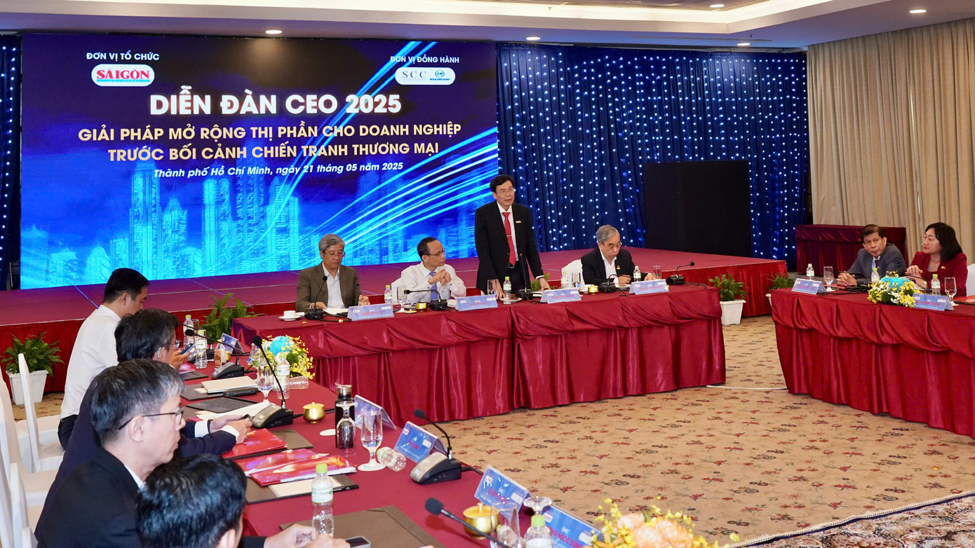 Toàn cảnh diễn đàn. Toàn cảnh diễn đàn.