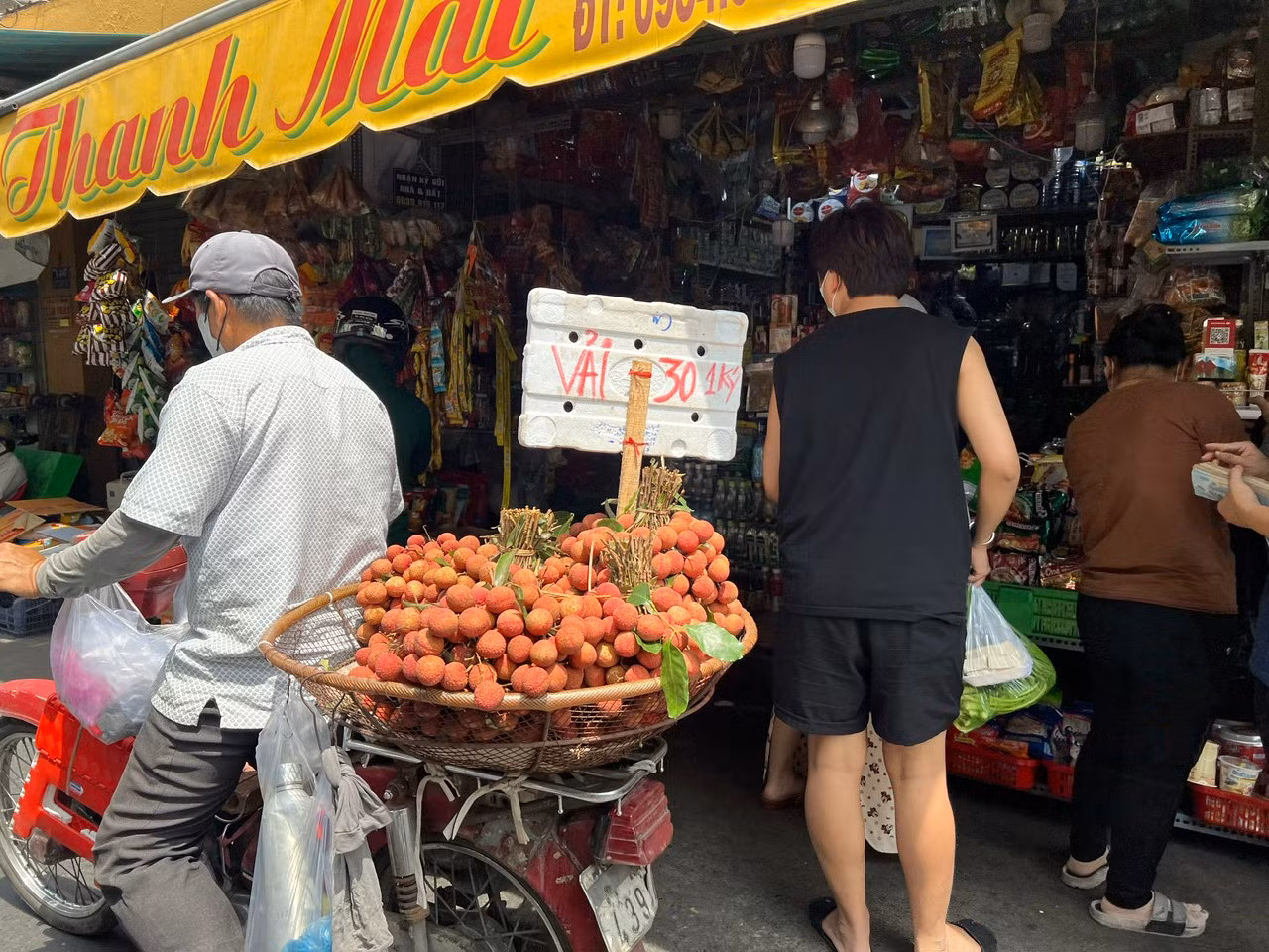 Tuy giá rẻ nhưng đều là quả tươi mới, không phải hàng dạt hay hư, héo... Tuy giá rẻ nhưng đều là quả tươi mới, không phải hàng dạt hay hư, héo...