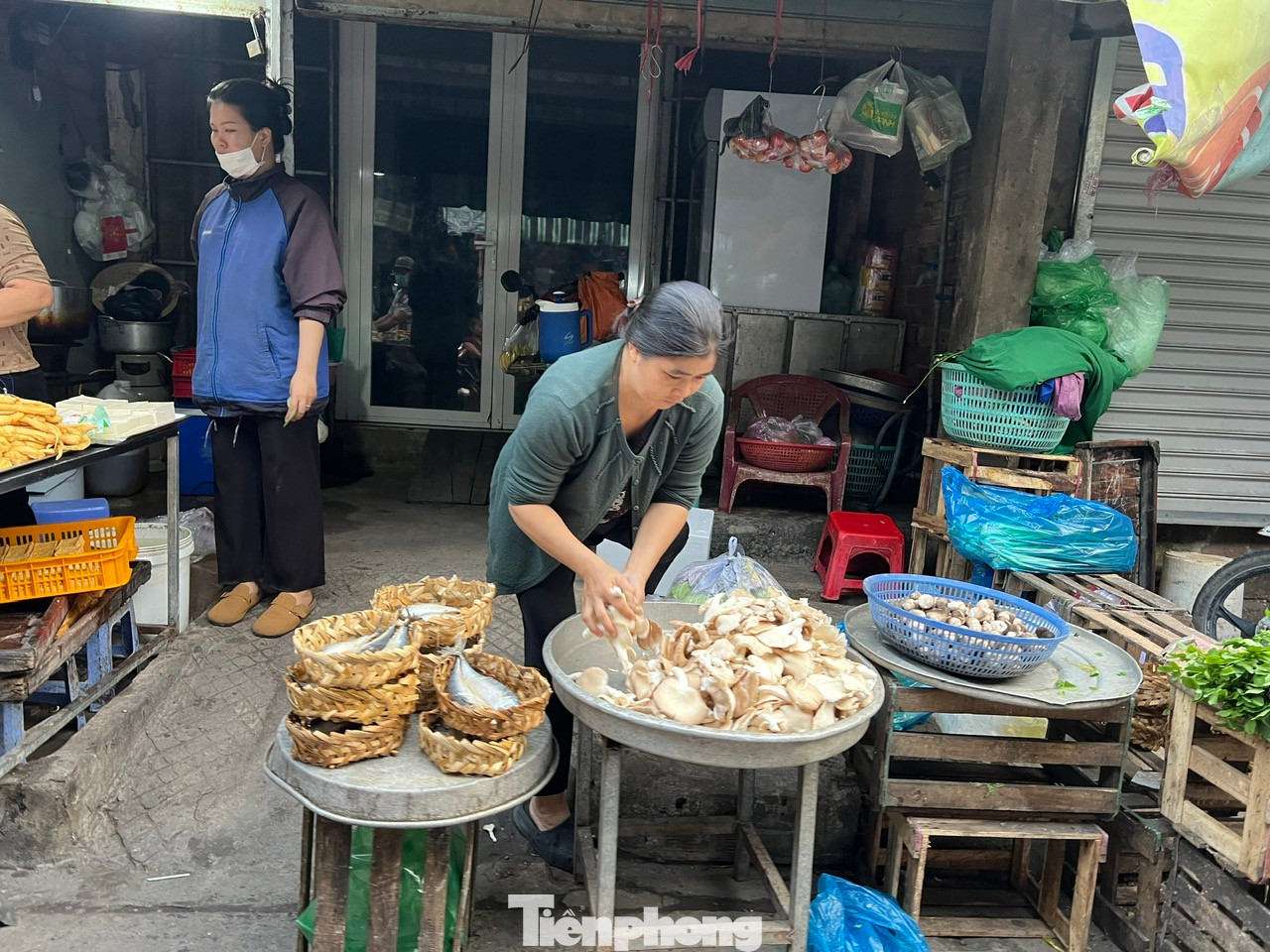 Các loại nấm luôn được người ăn chay sử dụng nhiều nên luôn đắt hàng, nhiều loại nấm tăng giá cao.