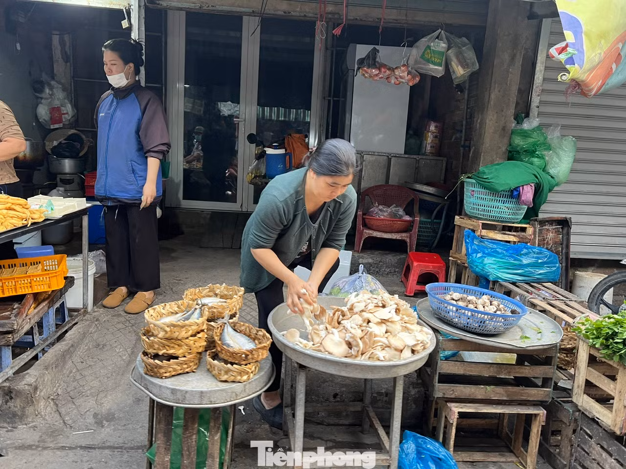 Các loại nấm luôn được người ăn chay sử dụng nhiều nên luôn đắt hàng, nhiều loại nấm tăng giá cao.
