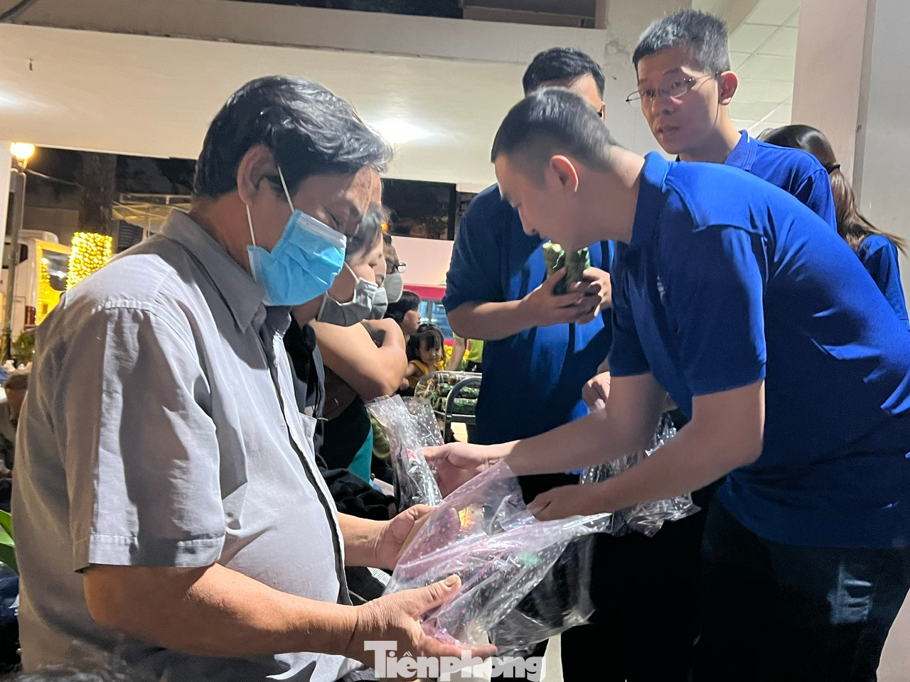 Những phần quà nhỏ nhưng đầy yêu thương từ Phòng Công tác xã hội Bệnh viện Chợ Rẫy dành cho người nhà bệnh nhân