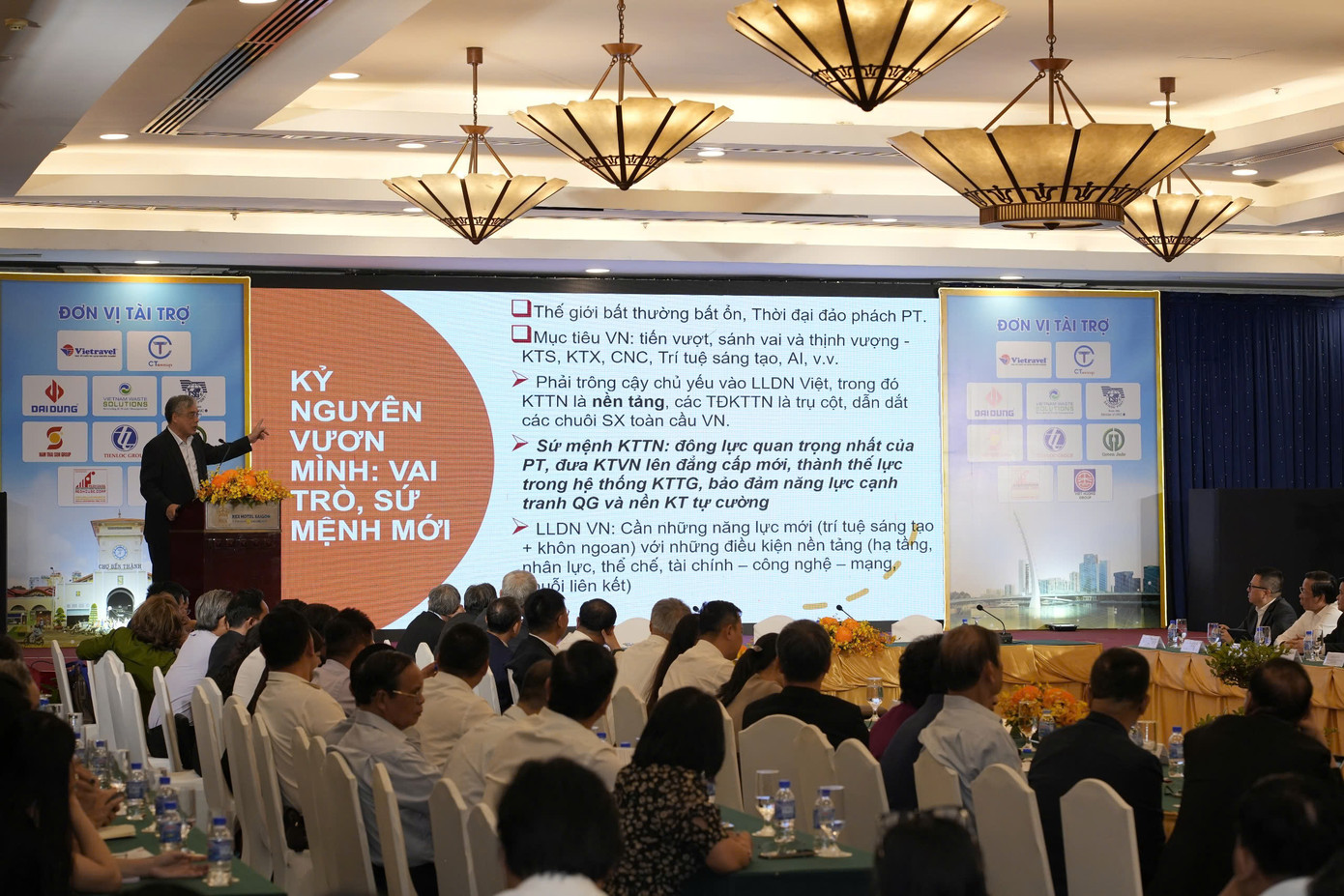 Các đại biểu chia sẻ những giải pháp để phát huy sức mạnh nền kinh tế tư nhân. Các đại biểu chia sẻ những giải pháp để phát huy sức mạnh nền kinh tế tư nhân.