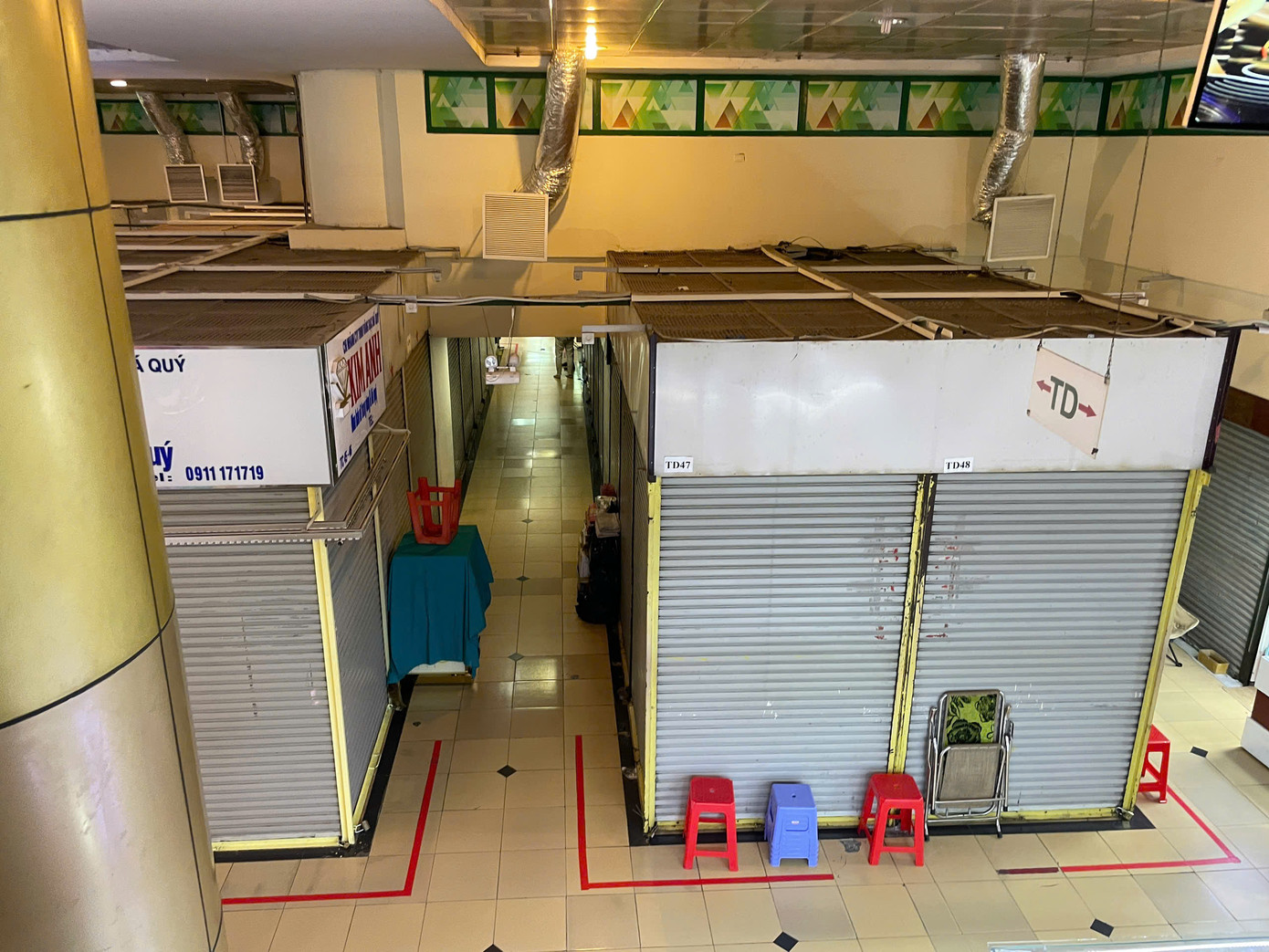 Tiểu thương lo ngại việc minh bạch nguồn gốc sản phẩm khi bị cơ quan chức năng yêu cầu bán hàng phải có hóa đơn đầy đủ Tiểu thương lo ngại việc minh bạch nguồn gốc sản phẩm khi bị cơ quan chức năng yêu cầu bán hàng phải có hóa đơn đầy đủ