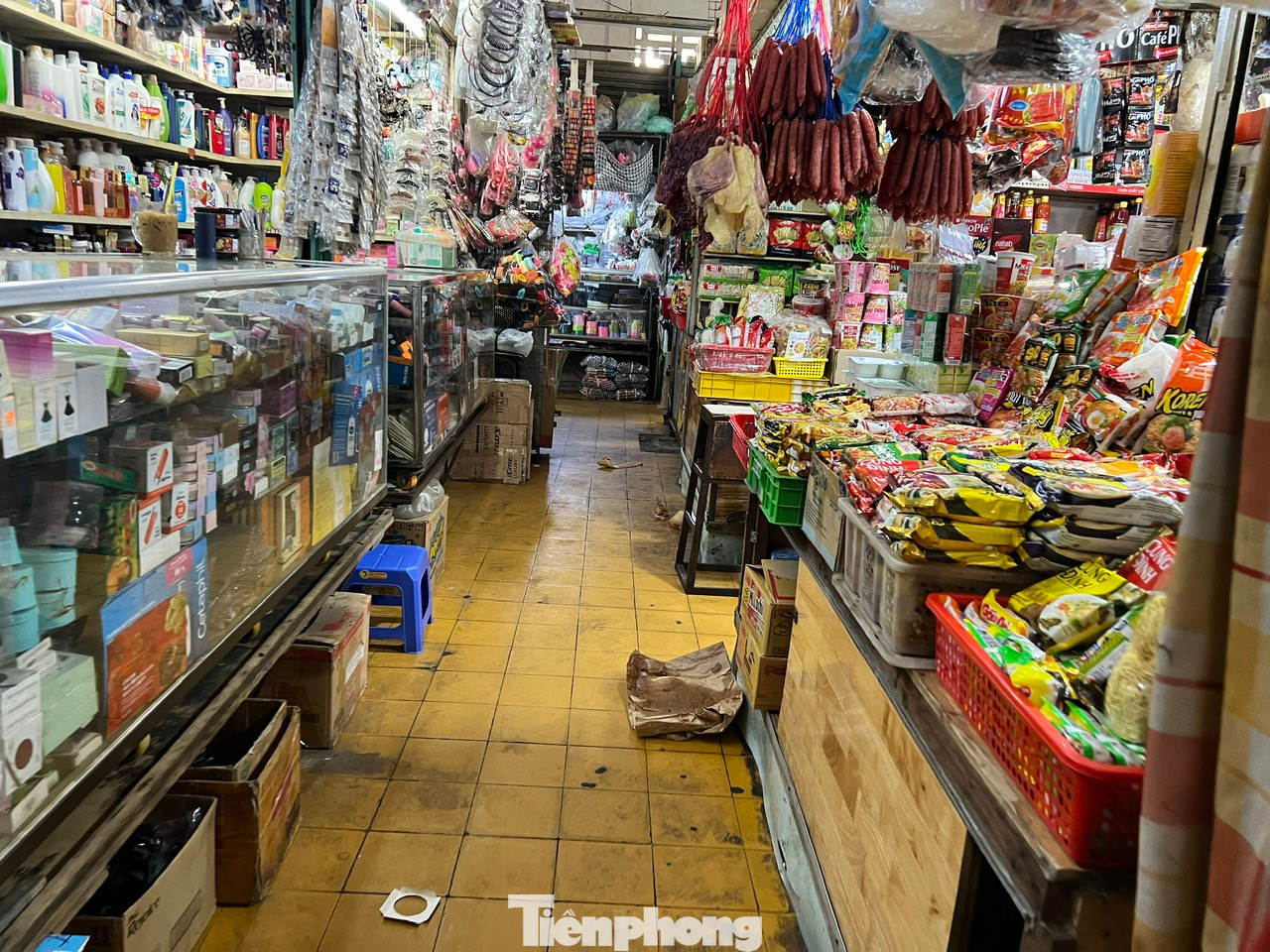 Cảnh im lìm dù trong những ngày cao điểm bán hàng Tết Cảnh im lìm dù trong những ngày cao điểm bán hàng Tết