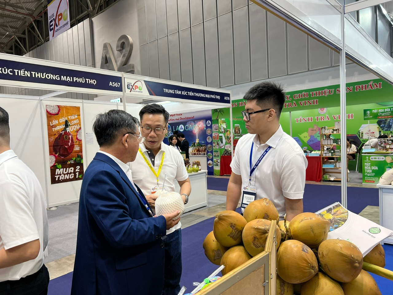 Dừa Việt Nam xuất khẩu kỳ vọng giá tăng khoảng 30.000 - 40.000 đồng/trái. Dừa Việt Nam xuất khẩu kỳ vọng giá tăng khoảng 30.000 - 40.000 đồng/trái.