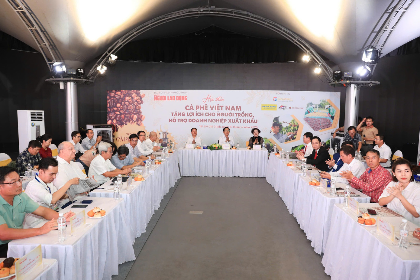 Toàn cảnh hội thảo. Toàn cảnh hội thảo.