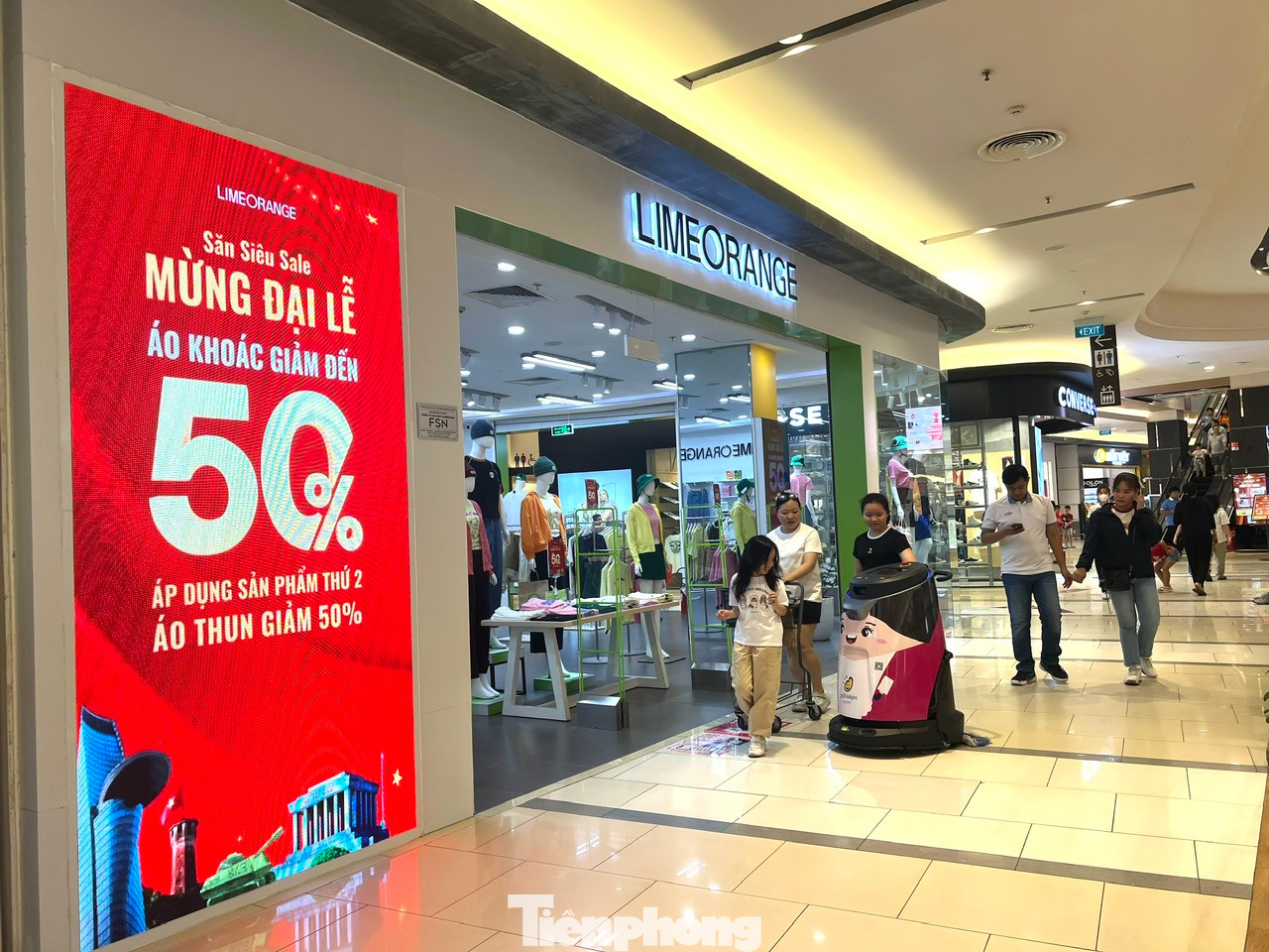 Các mặt hàng thời trang tung khuyến mãi khủng lên tới 50% mừng đại lễ 30/4