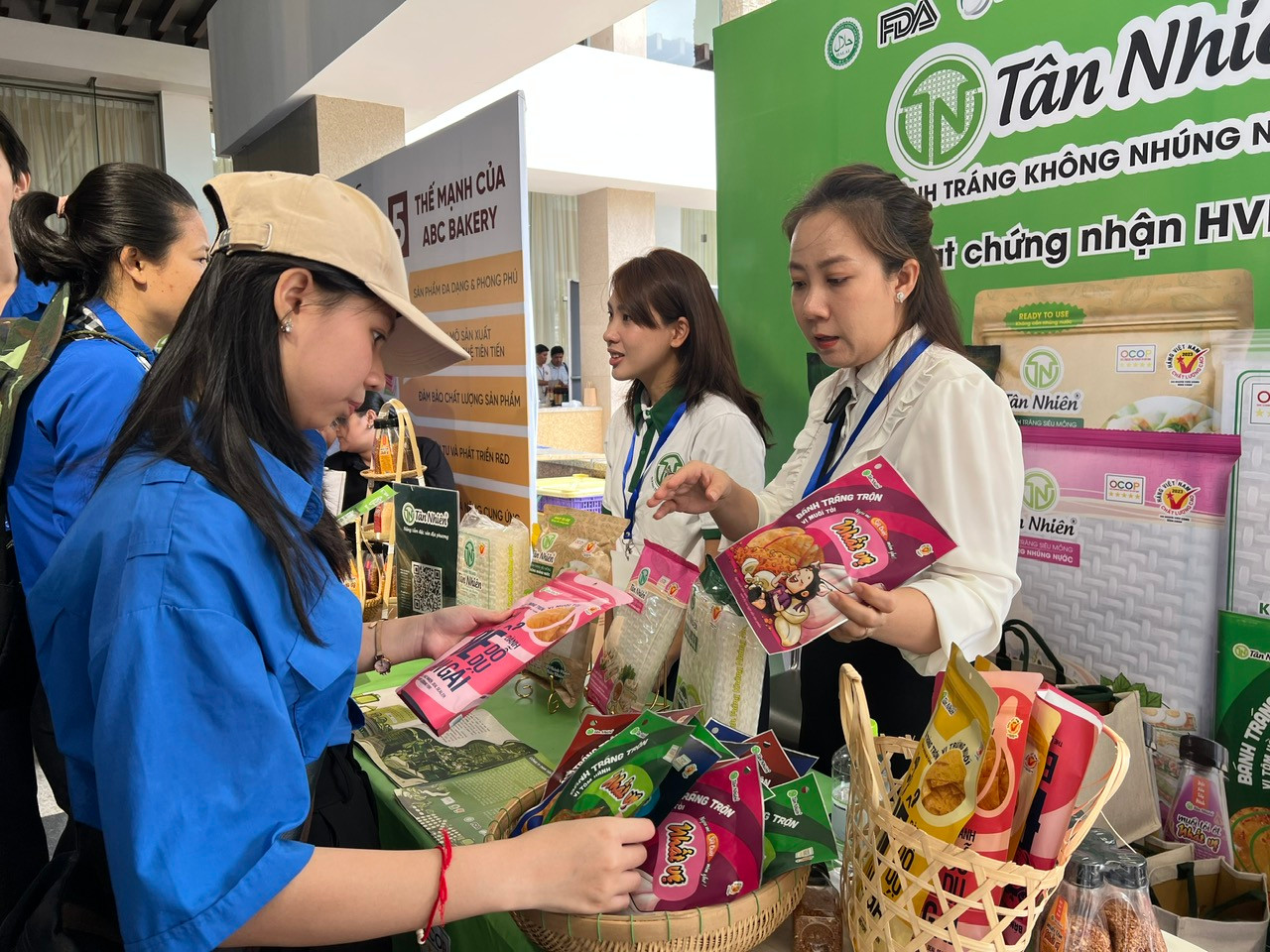 Hàng Việt Nam ngày càng được người tiêu dùng ưa chuộng.