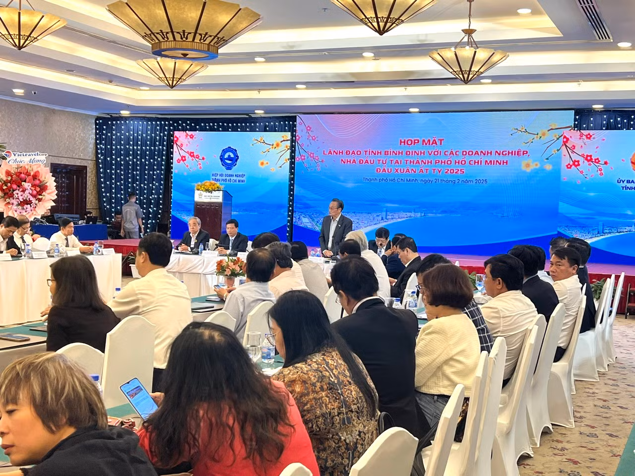 Bình Định cam kết tạo mọi điều kiện thuận lợi cho nhà đầu tư của TPHCM. Bình Định cam kết tạo mọi điều kiện thuận lợi cho nhà đầu tư của TPHCM.