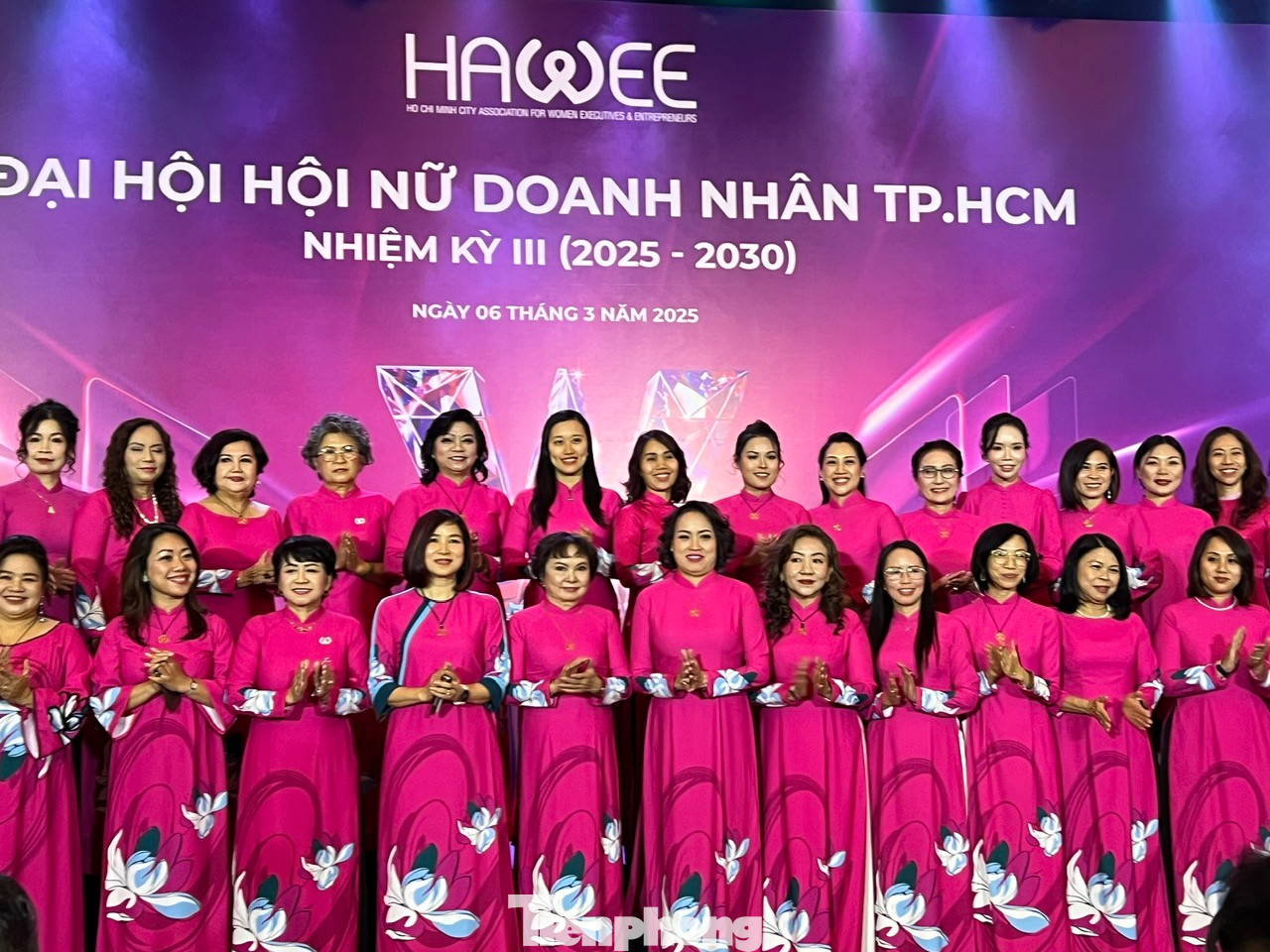 Bà Cao Thị Ngọc Dung (hàng đầu, thứ 5 từ trái qua) tái đắc cử Chủ tịch Hội Nữ doanh nhân TPHCM nhiệm kỳ 2025 - 2030. Bà Cao Thị Ngọc Dung (hàng đầu, thứ 5 từ trái qua) tái đắc cử Chủ tịch Hội Nữ doanh nhân TPHCM nhiệm kỳ 2025 - 2030.