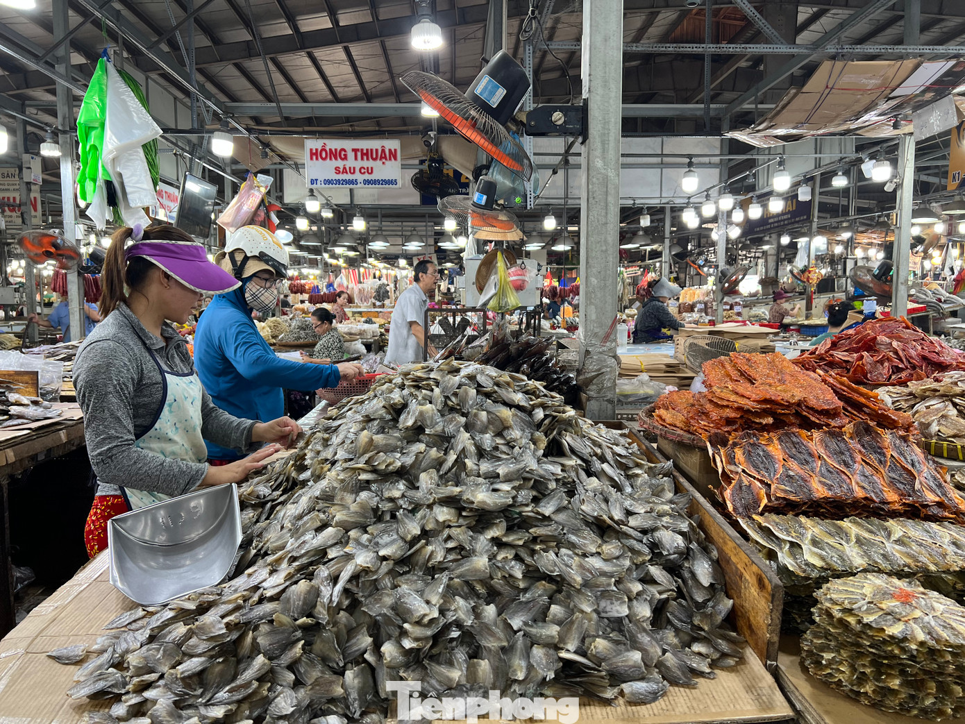 Giá bán ở chợ được niêm yết công khai nên khách hàng không phải trả giá.