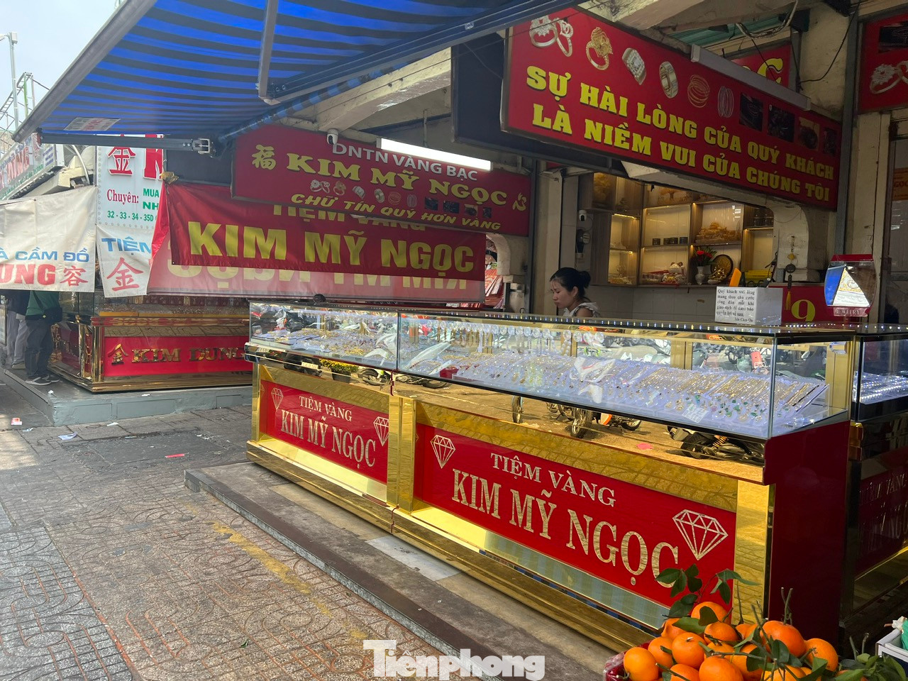 Vàng đầy tủ nhưng không có khách Vàng đầy tủ nhưng không có khách