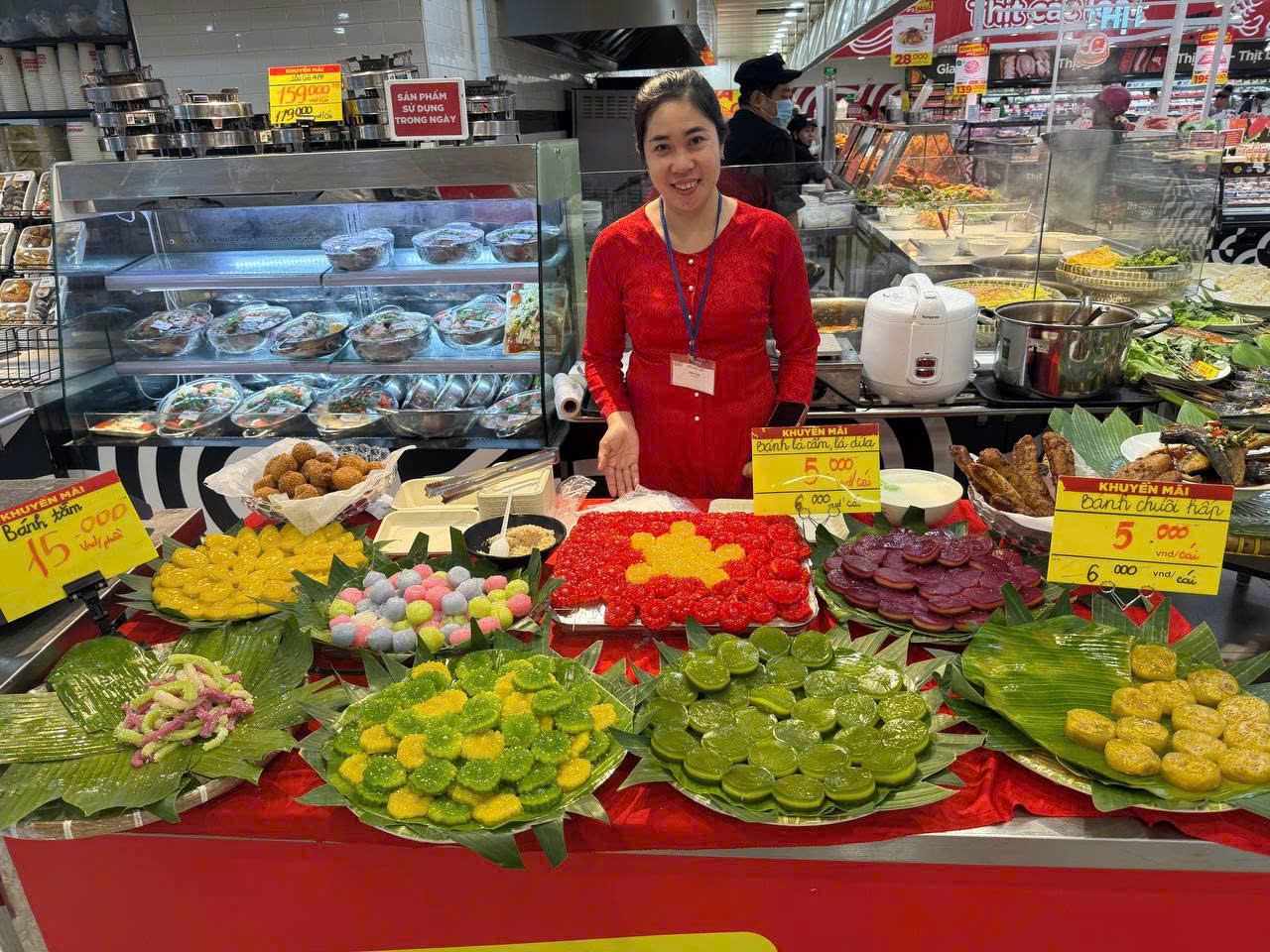 Những món ăn theo "thực đơn anh nuôi" được siêu thị thực hiện để khách hàng trải nghiệm, thưởng thức những món ăn thời kháng chiến của cha ông. Những món ăn theo "thực đơn anh nuôi" được siêu thị thực hiện để khách hàng trải nghiệm, thưởng thức những món ăn thời kháng chiến của cha ông.