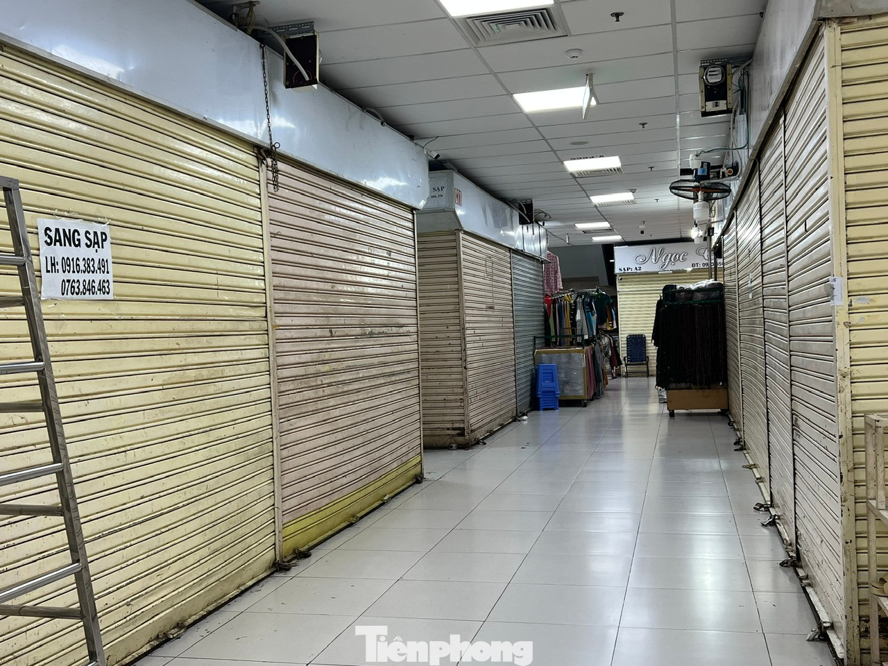 Hàng loạt ki-ốt treo bảng sang sạp, cho thuê lại quầy tại chợ An Đông