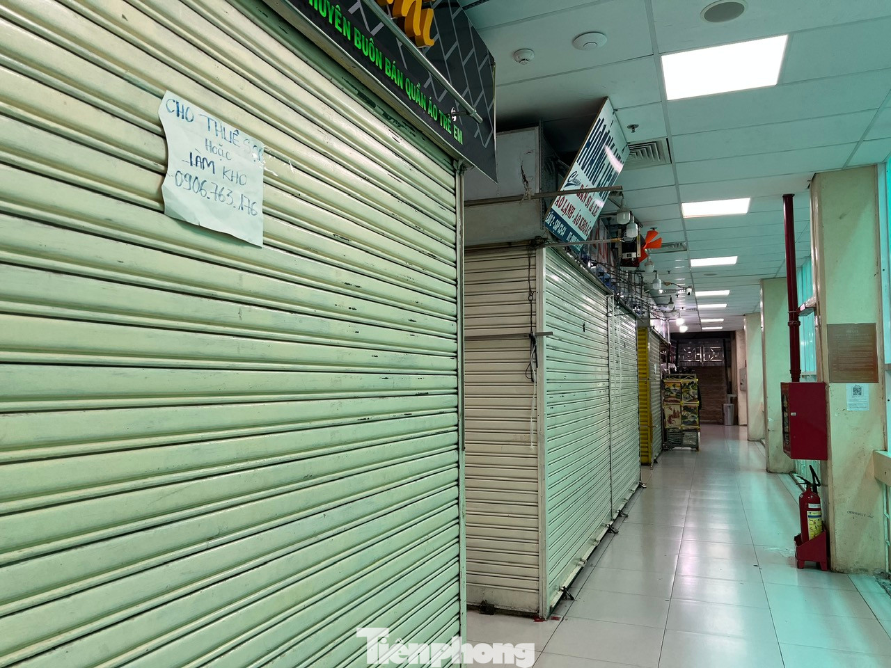 Hàng loạt ki-ốt treo bảng sang sạp, cho thuê lại quầy tại chợ An Đông