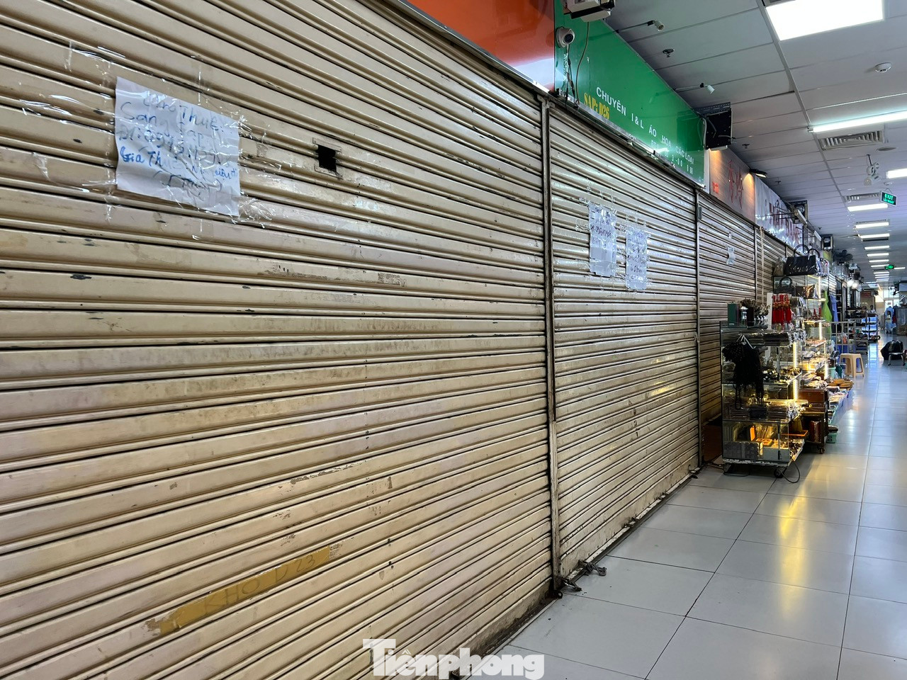 Hàng loạt ki-ốt treo bảng sang sạp, cho thuê lại quầy tại chợ An Đông