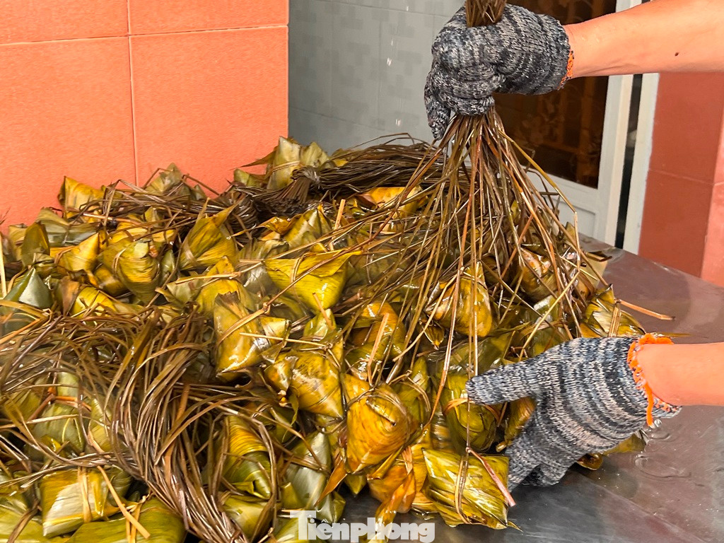 Tết Đoan Ngọ còn được gọi là "Tết giết sâu bọ", là dịp để người dân cầu mong sự bình an và mùa màng bội thu.