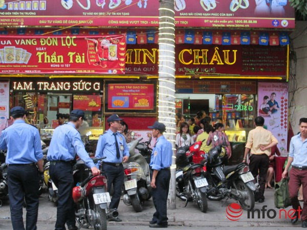 Tranh nhau đặt cọc, “cháy” vàng ngày Thần tài ảnh 8