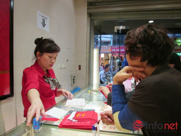 Tranh nhau đặt cọc, “cháy” vàng ngày Thần tài ảnh 16