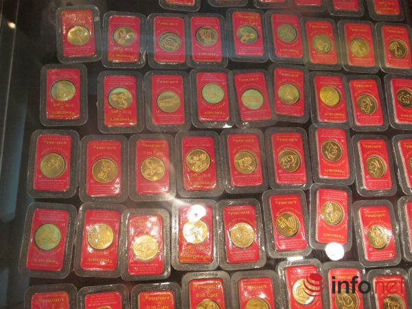 Tranh nhau đặt cọc, “cháy” vàng ngày Thần tài ảnh 13