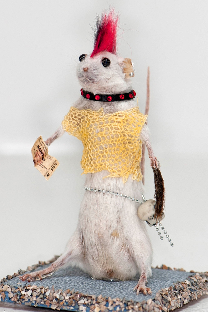 Chuột đi xem biểu diễn Ramone