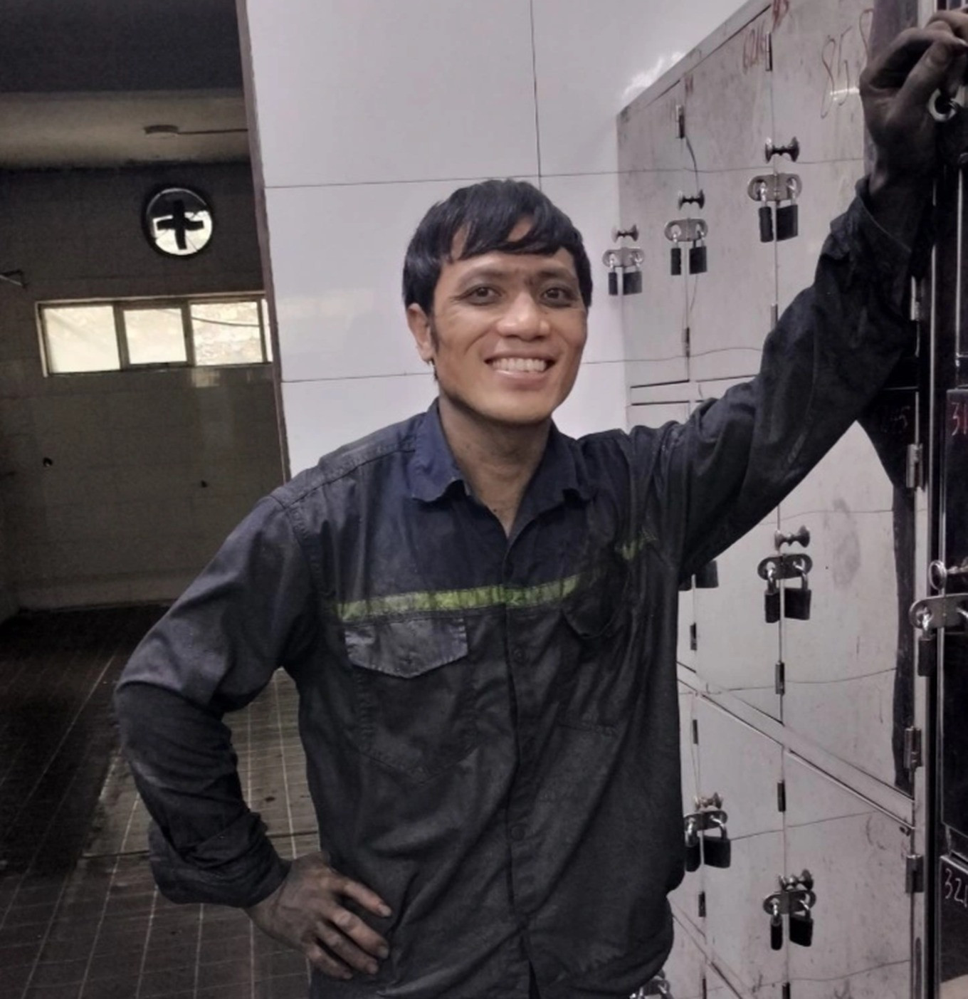 Bộ dạng lấm lem bụi than là hình ảnh quen thuộc mỗi khi anh Cần kết thúc ca làm. (Ảnh: Nhân vật cung cấp).