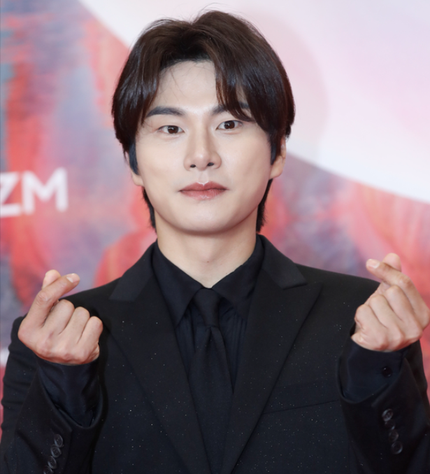 Trai tồi Cô đi mà lấy chồng tôi Lee Yi Kyung (trái) và tài tử Hwang Jung Min tạo dáng vui nhộn. Trai tồi Cô đi mà lấy chồng tôi Lee Yi Kyung (trái) và tài tử Hwang Jung Min tạo dáng vui nhộn.