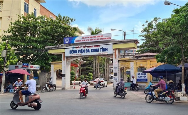 Gần 20 người đã nhập viện nghi bị ngộ độc do ăn tiết canh dê.