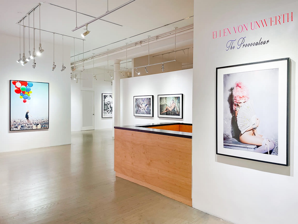 Bên trong triển lãm của Ellen von Unwerth. Bên trong triển lãm của Ellen von Unwerth.