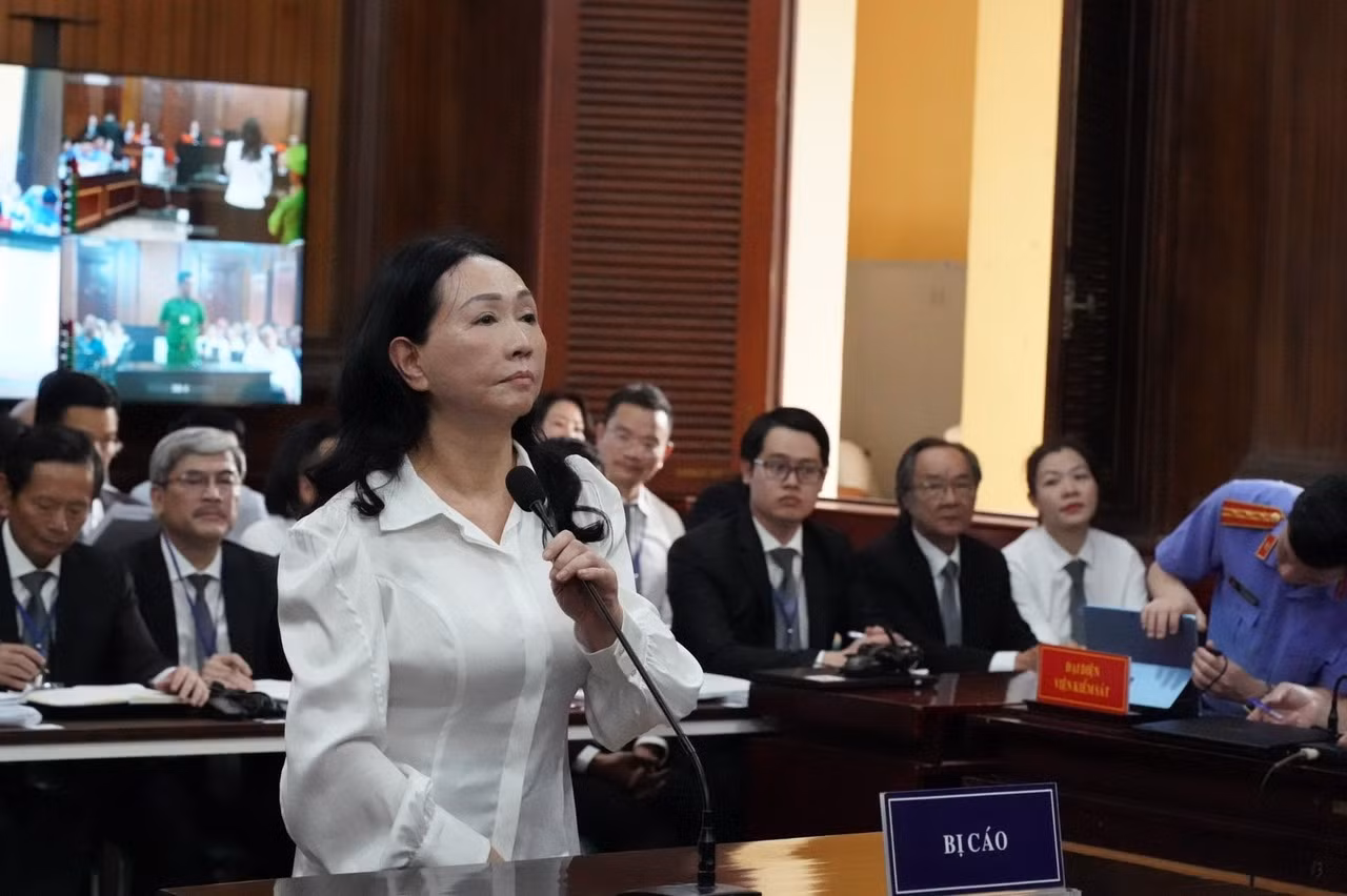 Bà Trương Mỹ Lan trong 1 lần hầu tòa. Bà Trương Mỹ Lan trong 1 lần hầu tòa.