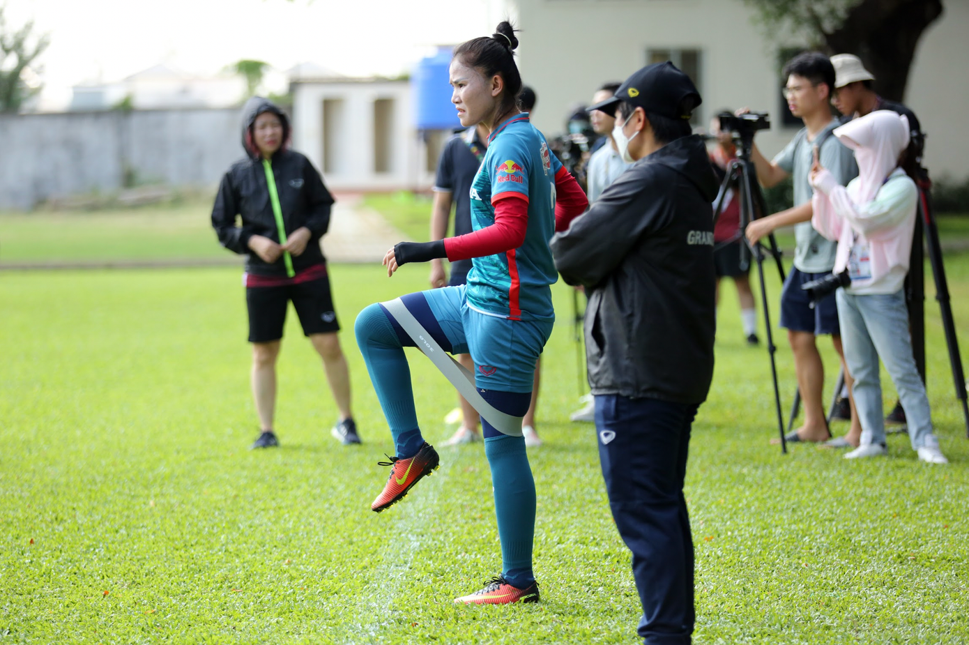 Sự trở lại của trung vệ Chương Thị Kiều được chờ đợi sẽ khiến hàng phòng ngự đội tuyển nữ Việt Nam chắc chắn hơn. Sự trở lại của trung vệ Chương Thị Kiều được chờ đợi sẽ khiến hàng phòng ngự đội tuyển nữ Việt Nam chắc chắn hơn.