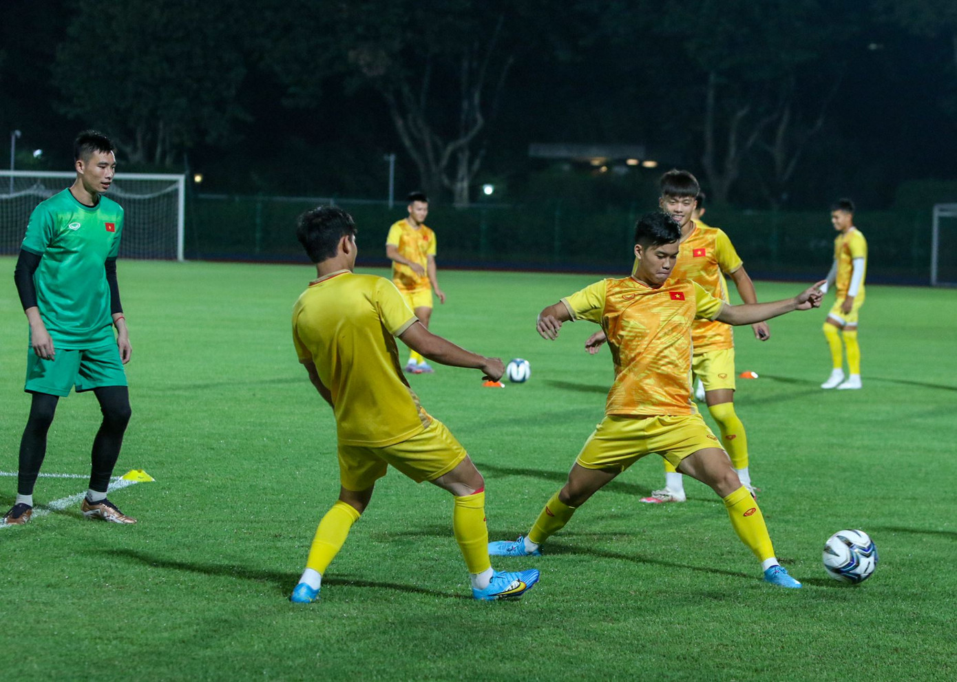 Olympic Việt Nam rèn quân cho trận đấu với Iran ngày mai, 21/9 (ảnh Anh Đoàn) Olympic Việt Nam rèn quân cho trận đấu với Iran ngày mai, 21/9 (ảnh Anh Đoàn)