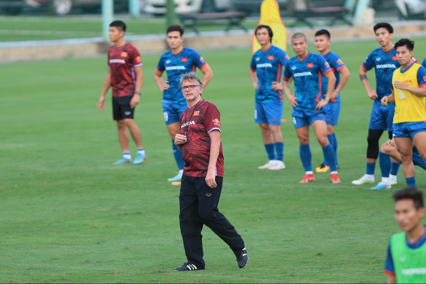 Hai trận đấu với Hong Kong, Syria sẽ là màn ra mắt của HLV Troussier trên cương vị HLV trưởng đội tuyển Việt Nam. Sau 5 năm dưới sự dẫn dắt của ông Park Hang-seo, tuyển Việt Nam được chờ đợi sẽ thể hiện diện mạo mới, giàu sức sống hơn.