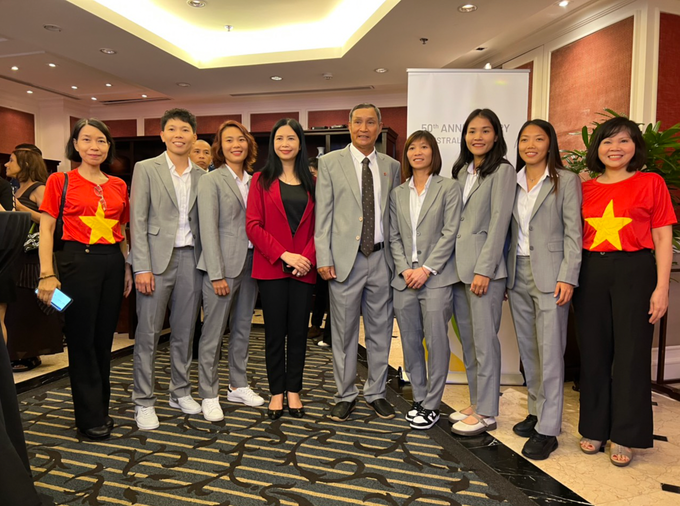 HLV Mai Đức Chung và các tuyển thủ Việt Nam tại sự kiện chia tay đội tuyển Việt Nam lên đường dự World Cup 2023 chiều 2/7 (ảnh Tiểu Phùng) HLV Mai Đức Chung và các tuyển thủ Việt Nam tại sự kiện chia tay đội tuyển Việt Nam lên đường dự World Cup 2023 chiều 2/7 (ảnh Tiểu Phùng)